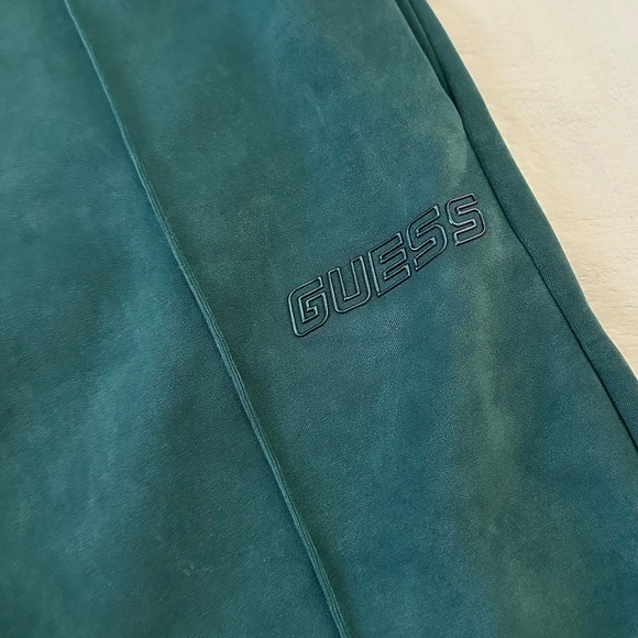 GUESS GREEN SWEATPANTS NWOT - Picture 4 of 7